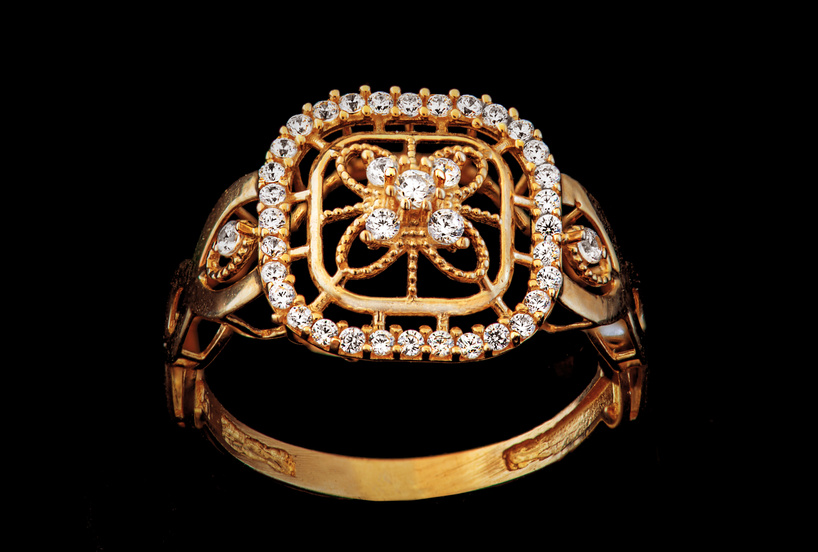 Gold Ring with Diamonds